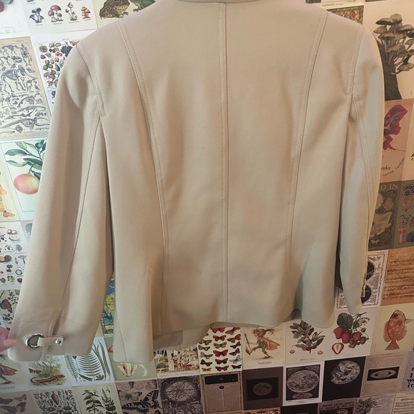 Liz Claiborne beige suit jacket. Petite size 12. Like new condition - Picture 2 of 2